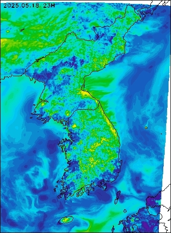 2025-05-18 23 : 00