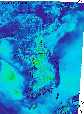 2025-08-01 21 : 00