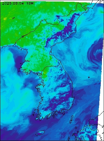 2025-08-04 18 : 00