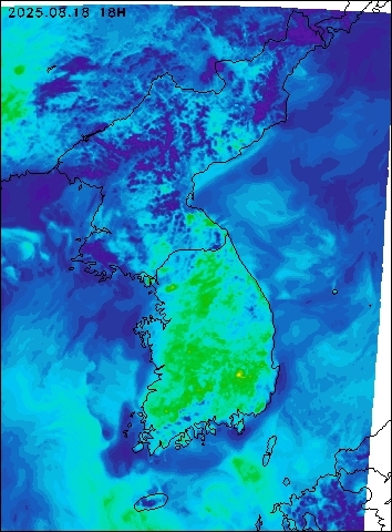 2025-08-18 18 : 00
