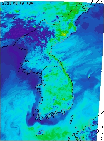 2025-08-19 18 : 00