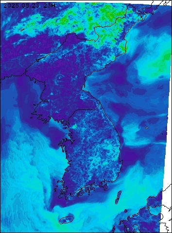 2025-08-23 23 : 00