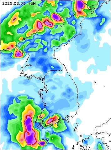 2025-08-03 18 : 00