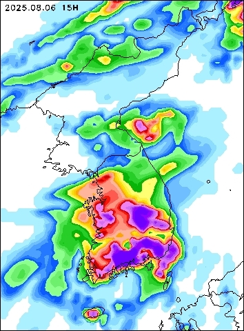 2025-08-06 15 : 00