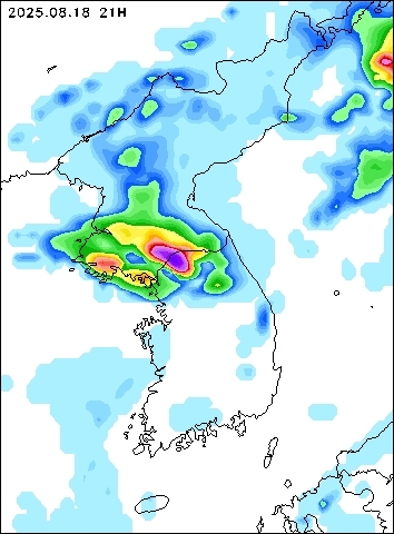2025-08-18 21 : 00