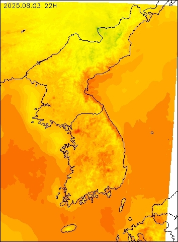 2025-08-03 22 : 00