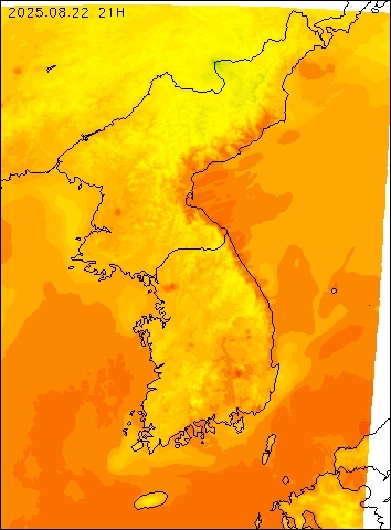 2025-08-22 21 : 00