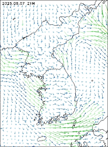 2025-08-07 21 : 00